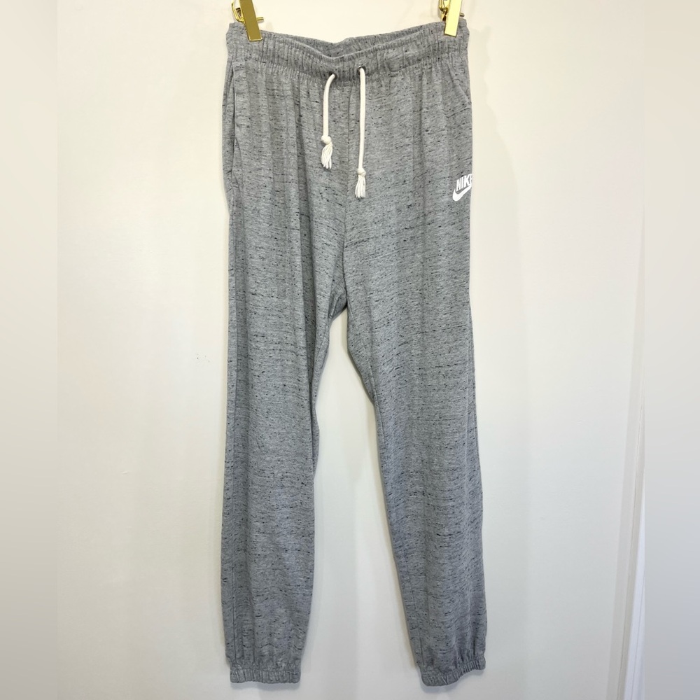 Like-New Nike Grey Jogger Sweatpants